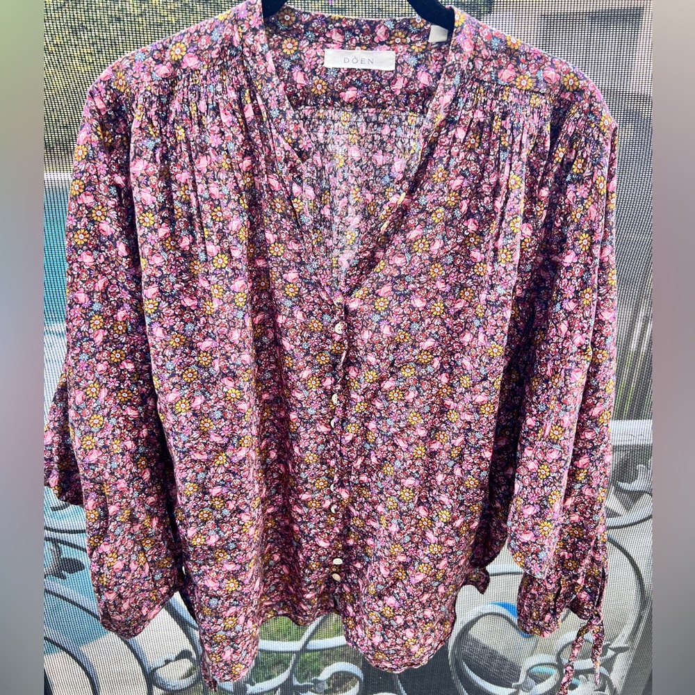 Doen flowy floral blouse size M